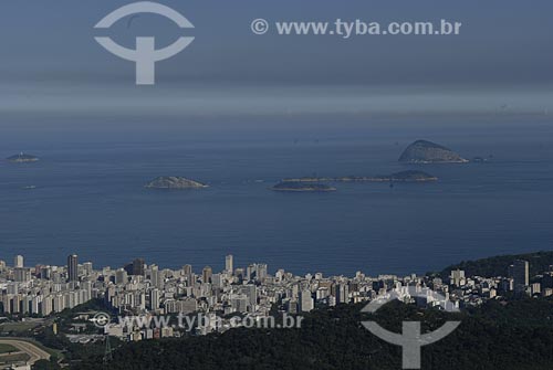  Assunto: Bairro do Leblon. Arquipélago das Cagarras ao fundo. Poluição na atmosfera durante o inverno / Lugar: Rio de Janeiro - RJ - Brasil / Data: 2008 