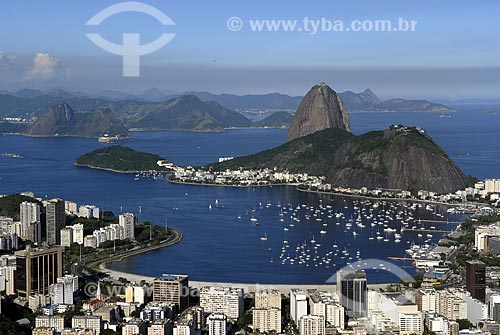  Assunto: Pão de Açucar; praia de botafogo e urca ao fundo. Poluição na atmosfera durante o inverno / Local: Rio de janeiro - RJ - Brasil / Data: 2008 