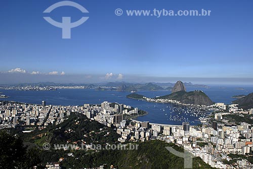  Assunto: Pão de Açucar; praia de botafogo e urca ao fundo. Flamengo á esquerda e Niterói do outro lado da baía de guanabara. Poluição na atmosfera durante o inverno / Local: Rio de janeiro - RJ - Brasil / Data: 2008 