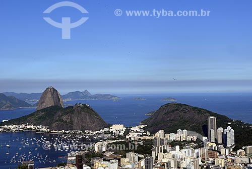  Assunto: Pão de Açucar; praia de botafogo e urca ao fundo. Poluição na atmosfera durante o inverno / Local: Rio de janeiro - RJ - Brasil / Data: 2008 