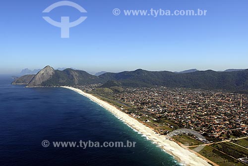  Assunto: Vista aérea da Praia de Itaipuaçu e Pedra do Elefante ao fundo / Local: Maricá - RJ - Brasil / Data: 06/2008 