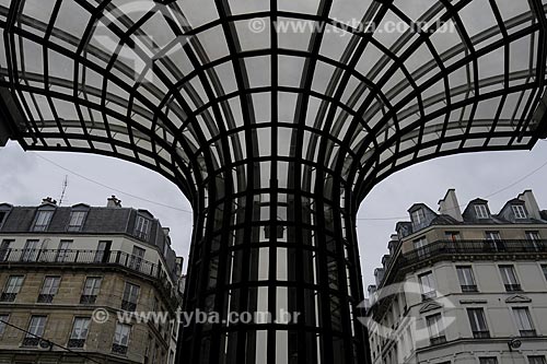  Assunto: Detalhe de arquitetura - Coluna do complexo Les Halles / Local:  Paris - França / Data: Maio 2009 