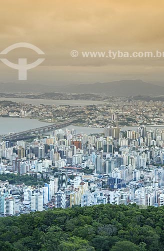  Assunto: Vista aérea da cidade de Florianópolis / 
Local: Florianópolis - Santa Catarina - Brasil / 
Data: 12/2007 