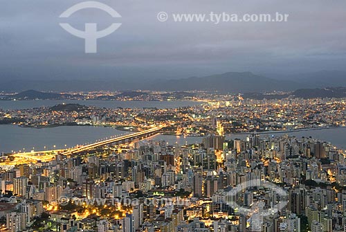  Assunto: Vista aérea da cidade de Florianópolis / 
Local: Florianópolis - Santa Catarina - Brasil / 
Data: 12/2007 