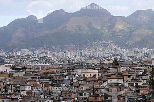  Assunto: Favela da Grota fotografada do Morro do Alemão / Local: Complexo do Alemão - Zona Norte do Rio de Janeiro - Brasil / Data: Agosto 2009 