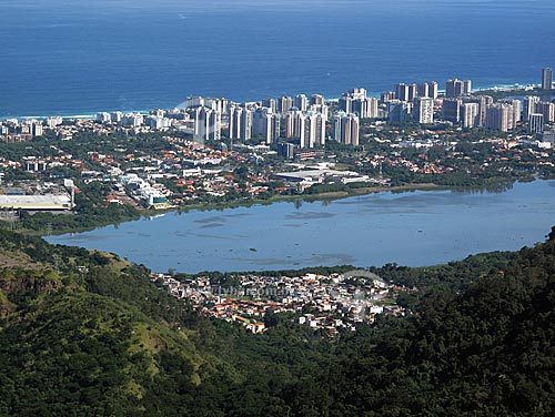  Assunto: Favela e prédios da Barra da Tijuca vistos do Alto da Boa Vista / Local: Rio de Janeiro - RJ - Brasil / Data: Junho de 2009 