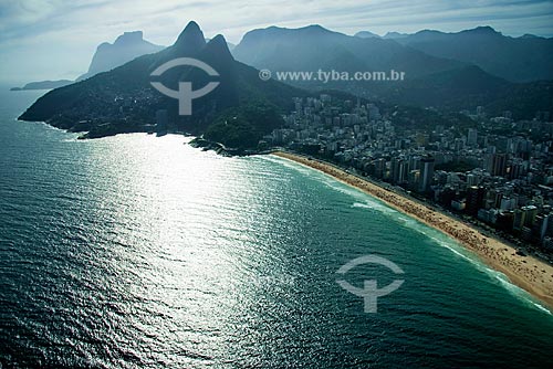  Assunto: Praia do Leblon com o morro dos Dois Irmãos ao fundo / Local: Rio de Janeiro - RJ - Brasil / Data: Outubro de 2009 