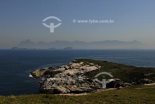  Assunto: Ilhas Cagarras e pedras do Rio de Janeiro ao fundo (na forma de um gigante adormecido), vistos da Ilha Rasa.  / Local:  Rio de Janeiro - RJ - Brasil  / Data: 09/2009 