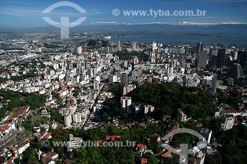  Assunto: Vista aérea de Santa Teresa com o Centro do Rio de Janeiro ao fundo / Local: Rio de Janeiro - RJ - Brasil / Data: 11/2009 