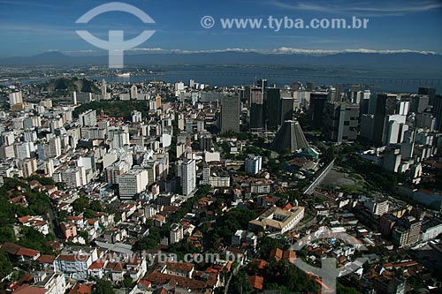  Assunto: Vista aérea de Santa Teresa com o Centro do Rio de Janeiro ao fundo / Local: Rio de Janeiro - RJ - Brasil / Data: 11/2009 