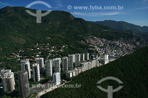  Assunto: Vista aérea de São Conrado com a Rocinha ao fundo  / Local:  Rio de Janeiro - RJ - Brasil  / Data: 11/2009 