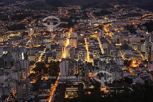  Assunto: Vista geral noturna do Centro de Juiz de Fora / Local: Juiz de Fora - Minas Gerais (MG) - Brasil / Data: 10/2009 