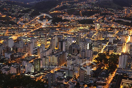  Assunto: Vista geral noturna do Centro de Juiz de Fora / Local: Juiz de Fora - Minas Gerais (MG) - Brasil / Data: 10/2009 