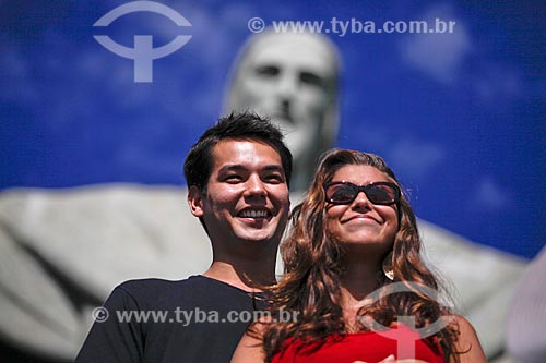  Assunto: Turistas no Cristo Redentor  / Local:  Rio de Janeiro - RJ - Brasil  / Data: 20/02/2010   autorização de uso de imagem (84 e 85) 