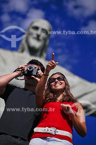  Assunto: Turistas fotografando no Cristo Redentor  / Local:  Rio de Janeiro - RJ - Brasil  / Data: 20/02/2010  autorização de uso de imagem (84 e 85) 