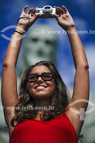  Assunto: Turistas fotografando no Cristo Redentor  / Local:  Rio de Janeiro - RJ - Brasil  / Data: 20/02/2010  autorização de uso de imagem (85) 
