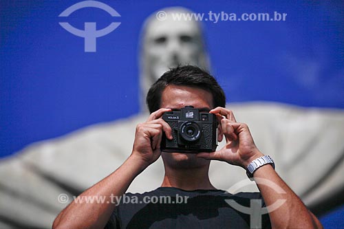  Assunto: Turista fotografando no Cristo Redentor  / Local:  Rio de Janeiro - RJ - Brasil  / Data: 20/02/2010  autorização de uso de imagem (84) 