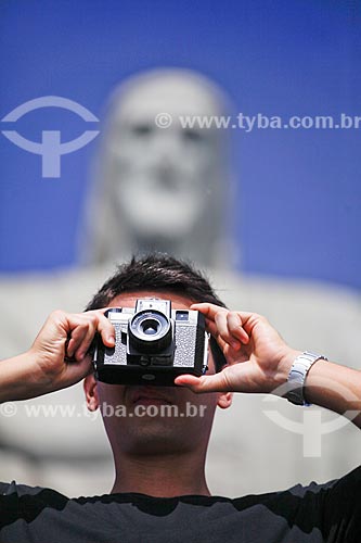  Assunto: Turista fotografando no Cristo Redentor  / Local:  Rio de Janeiro - RJ - Brasil  / Data: 20/02/2010  autorização de uso de imagem (84) 