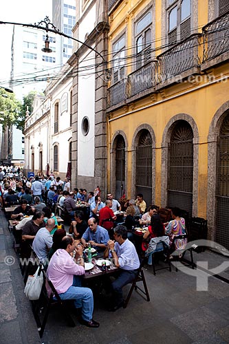  Assunto: Pessoas almoçando na Rua do Ouvidor  / Local:  Rua do Ouvidor, Centro - Rio de Janeiro  / Data: 08/2010 