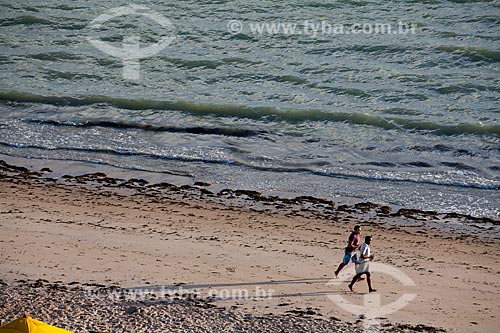  Assunto: Homens correndo na Praia de Ponta Verde   / Local:  Maceió - Alagoas - AL  / Data: 2011 