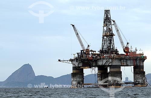  Assunto: Plataforma de Petróleo na Baía de Guanabara com o Pão de Açúcar ao fundo  / Local:  Rio de Janeiro - RJ - Brasil  / Data: 08/2009 