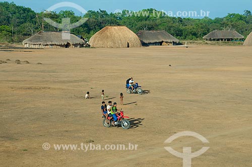  Assunto: Transporte motorizado em Adeia Kalapalo - Parque Indígena do Xingu  / Local:  Querência - Mato Grosso - MT  / Data: 07/2009 