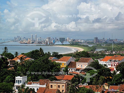  Assunto: Vista Geral dos casarios coloniais de Olinda com Recife ao fundo  / Local: Olinda - Pernambuco - PE - Brasil  / Data: 03/2011 