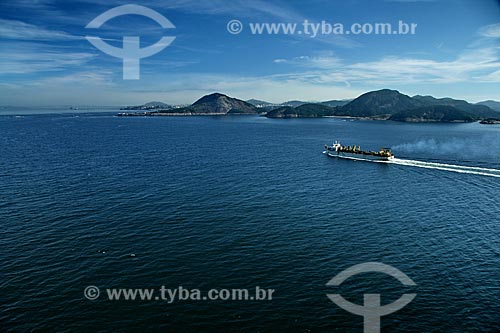  Assunto: Vista aérea de navio na baía de Guanabara / Local: Rio de Janeiro - RJ - Brasil  / Data: 02/2011 