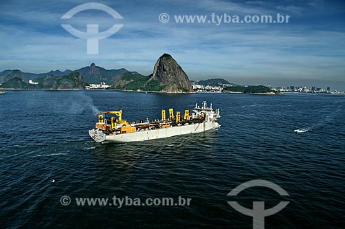  Assunto: Vista aérea de navio na baía de Guanabara / Local: Rio de Janeiro - RJ - Brasil  / Data: 02/2011 