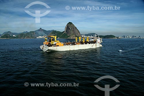  Assunto: Vista aérea de navio na baía de Guanabara / Local: Rio de Janeiro - RJ - Brasil  / Data: 02/2011 