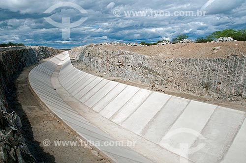  Assunto: Canal de concreto - Projeto de Integração do Rio São Francisco com as bacias hidrográficas do Nordeste Setentrional  / Local: Sertânia - Pernambuco (PE) - Brasil / Data: 08/2010  