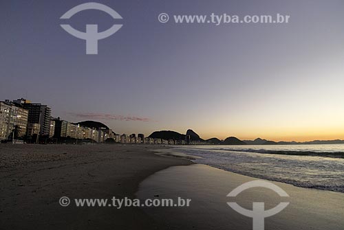  Assunto: Praia de Copacabana ao fundo Pão de Açúcar / Local: Rio de Janeiro  (RJ)  -  Brasil  / Data: 04/2007 