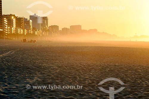  Assunto: Praia de Ipanema ao amanhecer / Local: Rio de Janeiro (RJ) - Brasil / Data: 02/2011 