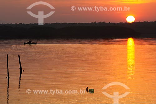  Assunto: Nascer do sol na APA de Guapimirim ,  na Baía de Guanabara  / Local: Magé  -  Rio de Janeiro  -  RJ  -  Brasil  / Data:  