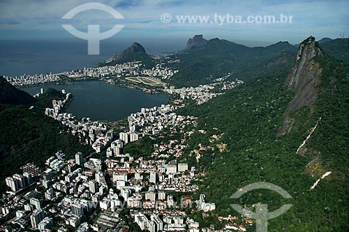  Assunto: Vista aérea dos Bairros do Humaitá e Lagoa com Lagoa Rodrigo de Freitas ao fundo / Local: Rio de Janeiro - RJ - Brasil / Data: 02/2011 