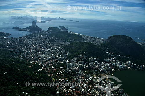  Assunto: Vista aérea de parte da Zona Sul (Bairros da Lagoa, Humaitá, Botafogo e Copacabana) com Pão de Açúcar ao fundo / Local: Rio de Janeiro (RJ) - Brasil / Data: 02/2011 