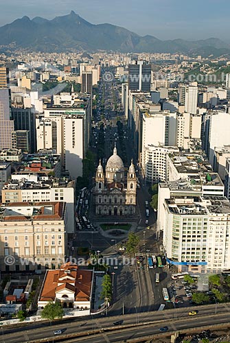  Assunto: Vista aérea da Igreja Nossa Senhora da Candelária com Avenida Presidente Vargas ao fundo / Local: Centro - Rio de Janeiro (RJ) - Brasil  / Data: 11/2009 