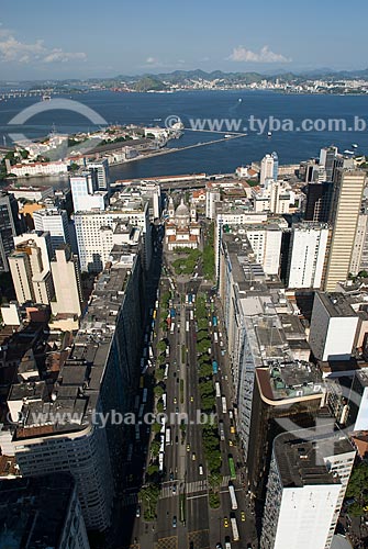  Assunto: Vista aérea da Igreja de Nossa Senhora da Candelária com a Baía de Guanabara ao Fundo / Local: Centro - Rio de Janeiro (RJ) - Brasil  / Data: 12/2009 