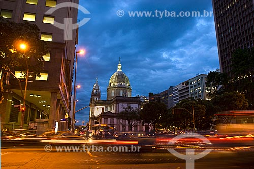  Assunto: Vista da Avenida Presidente Vargas com Igreja Nossa Senhora da Candelária ao fundo / Local: Centro - Rio de Janeiro (RJ) - Brasil  / Data: 12/2009 