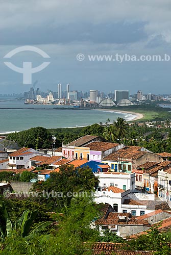  Assunto: Vista geral dos casarios coloniais de Olinda com Recife ao fundo  / Local: Olinda - Pernambuco - (PE) -  Brasil  / Data: 04/2010 