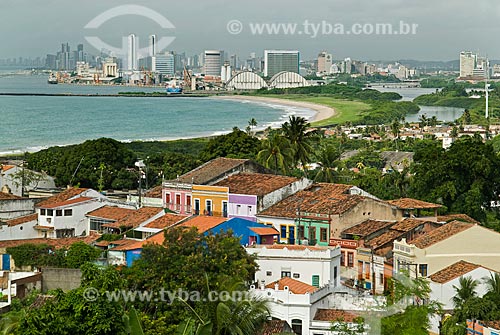  Assunto: Vista geral dos casarios coloniais de Olinda com Recife ao fundo  / Local: Olinda - Pernambuco - (PE) -  Brasil  / Data: 04/2010 