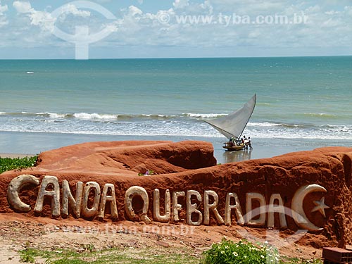  Assunto: Jangada com pescadores na praia de Canoa Quebrada / Local: Aracati - Ceará (CE) - Brasil / Data: 03/2011 