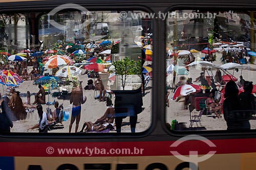  Assunto: Reflexo da Praia da Urca em janela de ônibus / Local: Urca - Rio de Janeiro (RJ) - Brasil / Data: 02/2011 