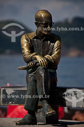  Assunto: Estátua do poeta Carlos Drummond de Andrade no Posto 6 / Local: Copacabana - Rio de Janeiro (RJ) - Brasil / Data: 02/2011 