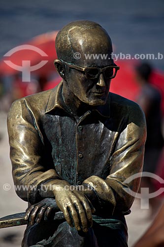  Assunto: Estátua do poeta Carlos Drummond de Andrade no Posto 6 / Local: Copacabana - Rio de Janeiro (RJ) - Brasil / Data: 02/2011 