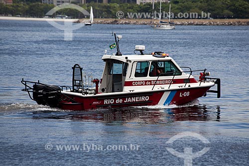  Assunto: Barco do Corpo de Bombeiros na Baía de Guanabara / Local: Rio de Janeiro (RJ) - Brasil / Data: 02/2011 