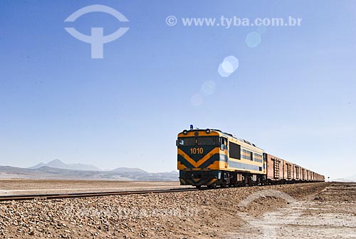  Assunto: Trem no altiplano boliviano - Transporta minérios explorados na região / Local: Bolívia - América do Sul / Data: 01/2011 