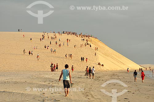  Assunto: Vista do pôr do sol nas dunas do Parque Nacional de Jericoacoara  / Local: Jijoca de Jericoacoara - Ceará (CE) - Brasil / Data: 07/2011 