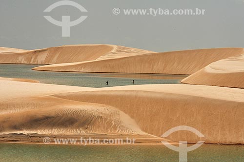  Assunto: Vista de lagoas e dunas do Parque Nacional dos Lençóis Maranhenses / Local: Barreirinhas - Maranhão (MA) - Brasil / Data: 07/2011 