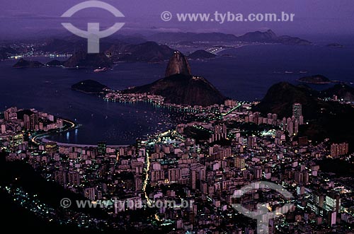  Assunto: Enseada de Botafogo e Pão de Açúcar vistos do Mirante Dona Marta / Local: Rio de Janeiro (RJ) - Brasil / Data: 1994 